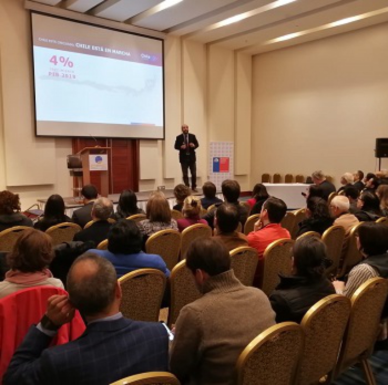 Empresarios de Punta Arenas asisten a seminario sobre nueva Ley de Pago a 30 Días